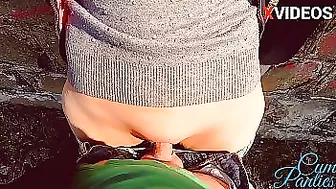 Потерся хуем о пизду тощей молодой проститутки на улице