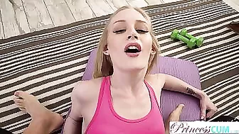 Сводная сестра спортом занялась и брата возбудила