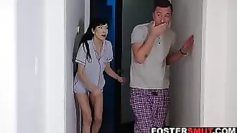 Отец и сын обменялись своими телками и устроили групповуху